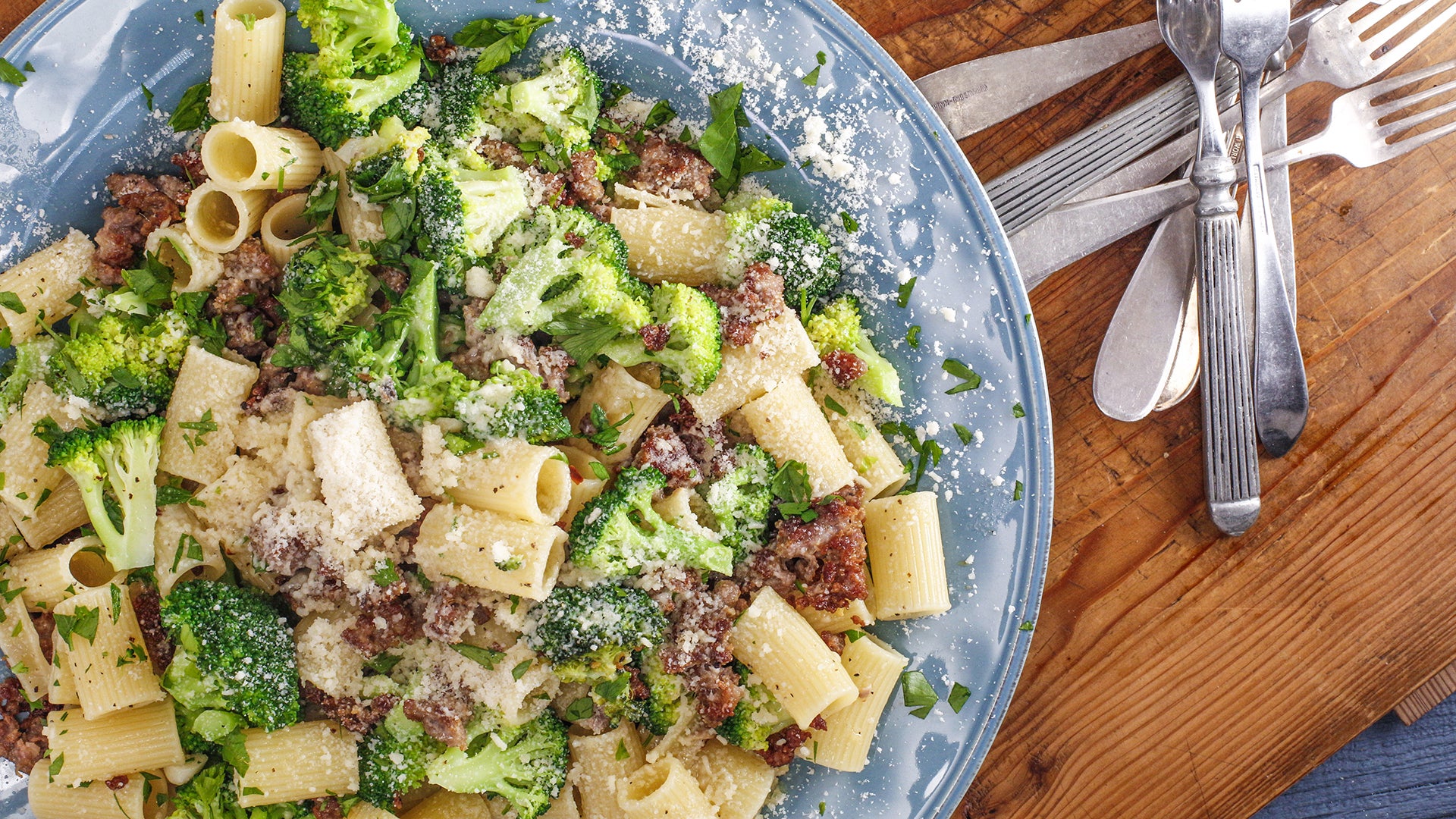 Italian Sausage Burgers With Provolone And Broccoli Rabe Rachael Ray Show